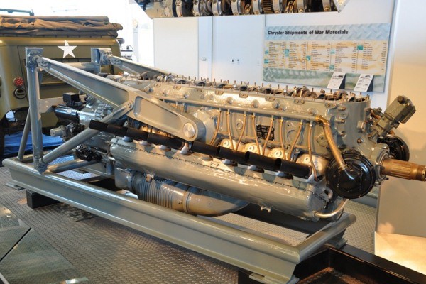 Chrysler v16 aircraft engine