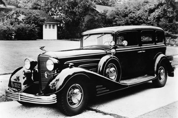 1933-Cadillac-V16-7-Passenger-Sedan.jpg