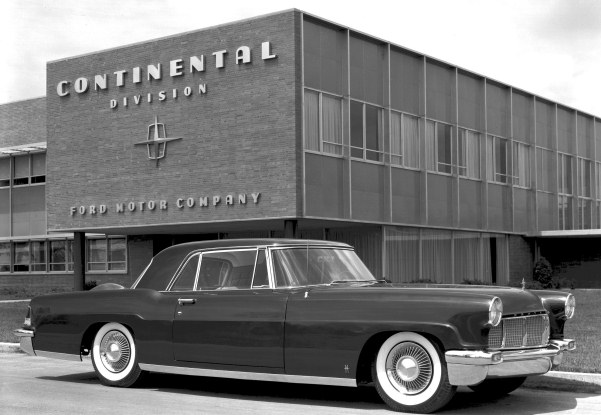 Continental-Mark-II-and-building-.jpg