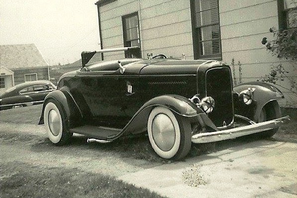 1932-Ford-Roadster-Moon-discs.jpg