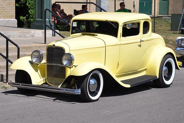 1932 Ford five-window coupe
