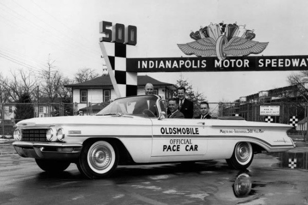 Les voitures "Pace Car". 1960-Oldsmobile-Indy-500-pace-car