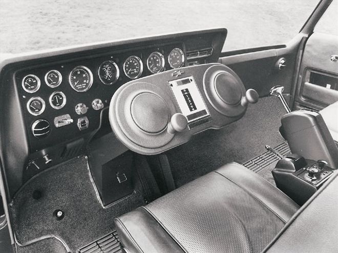 1966-Chevrolet-Turbo-Titan-III-twin-dial-steering.jpg