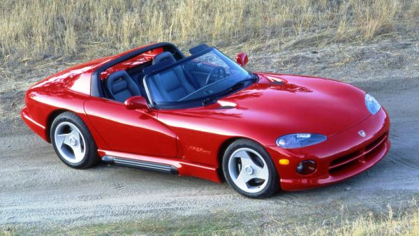 Video: Lee Iacocca Unveils the Dodge Viper - Mac's Motor City