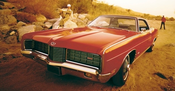 Video Tome un descanso tranquilo en el Ford ltd 1970 Video Tome un descanso tranquilo en el Ford